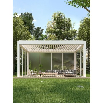 Aluminium pergola bedekt met gemotoriseerd louvered dak