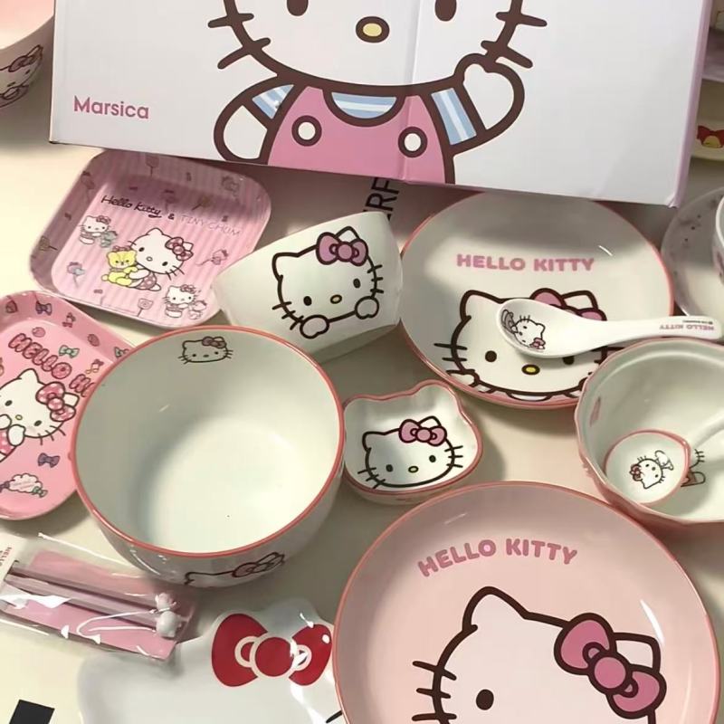 Stylish Anime-Themed Dinnerware Collection