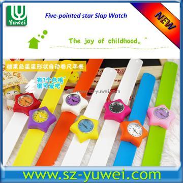 Pulseira de silicone de uma bofetada com caso de estrela de cinco pontos relógio para crianças