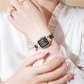 패션 브레이슬릿 걸쇠 사각형 쿼츠 여성을위한 시계