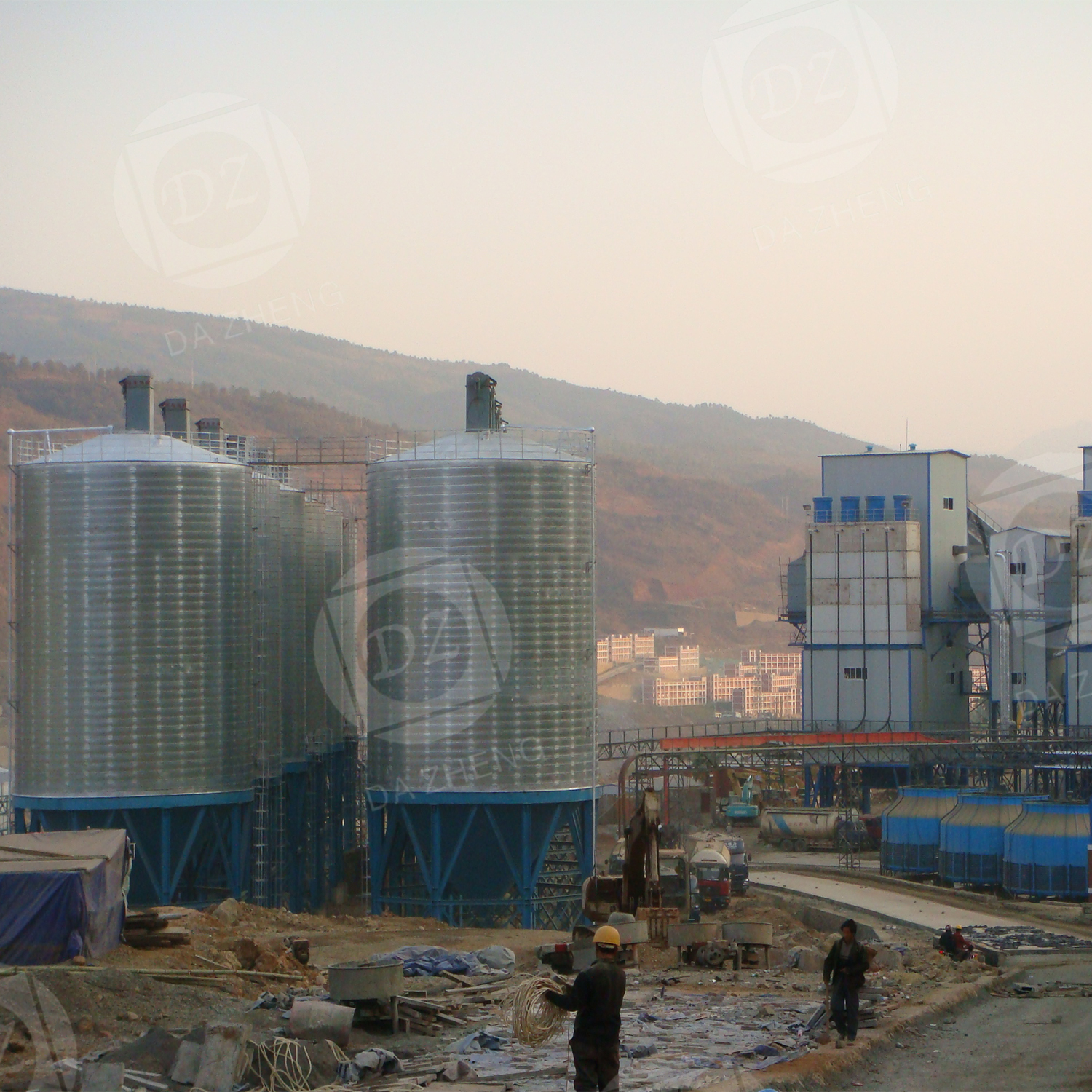 Steel plate silo for renewable material storage