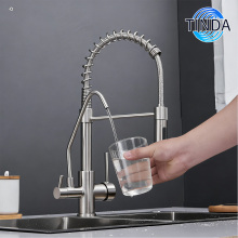 आकर्षक डिज़ाइन वाला स्टेनलेस स्टील का रसोई नल