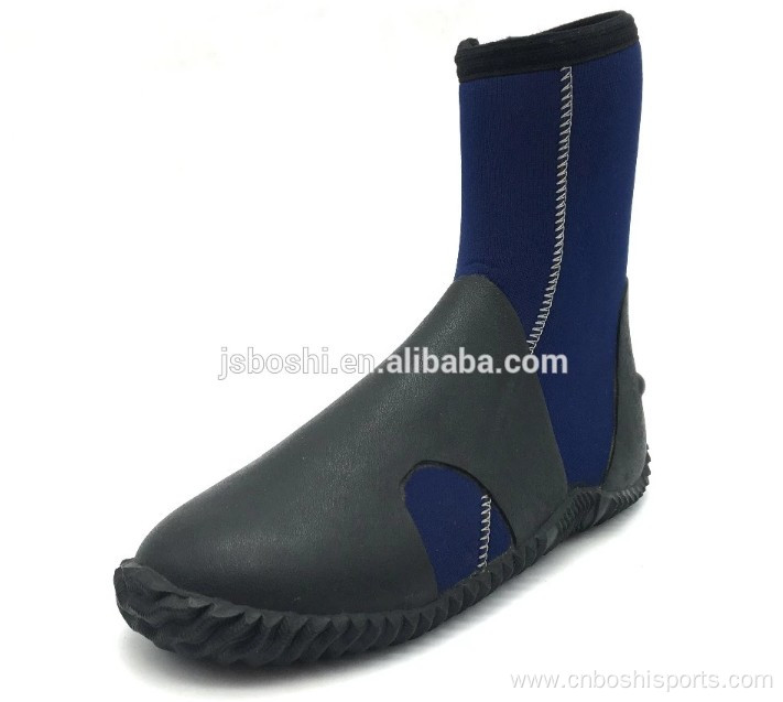 Extra wide beach shoes for men go outdoors