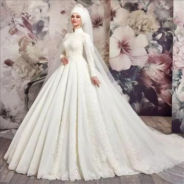Modest Long Sleeve Arabic Wedding Gowns with Lace Appliques and Train