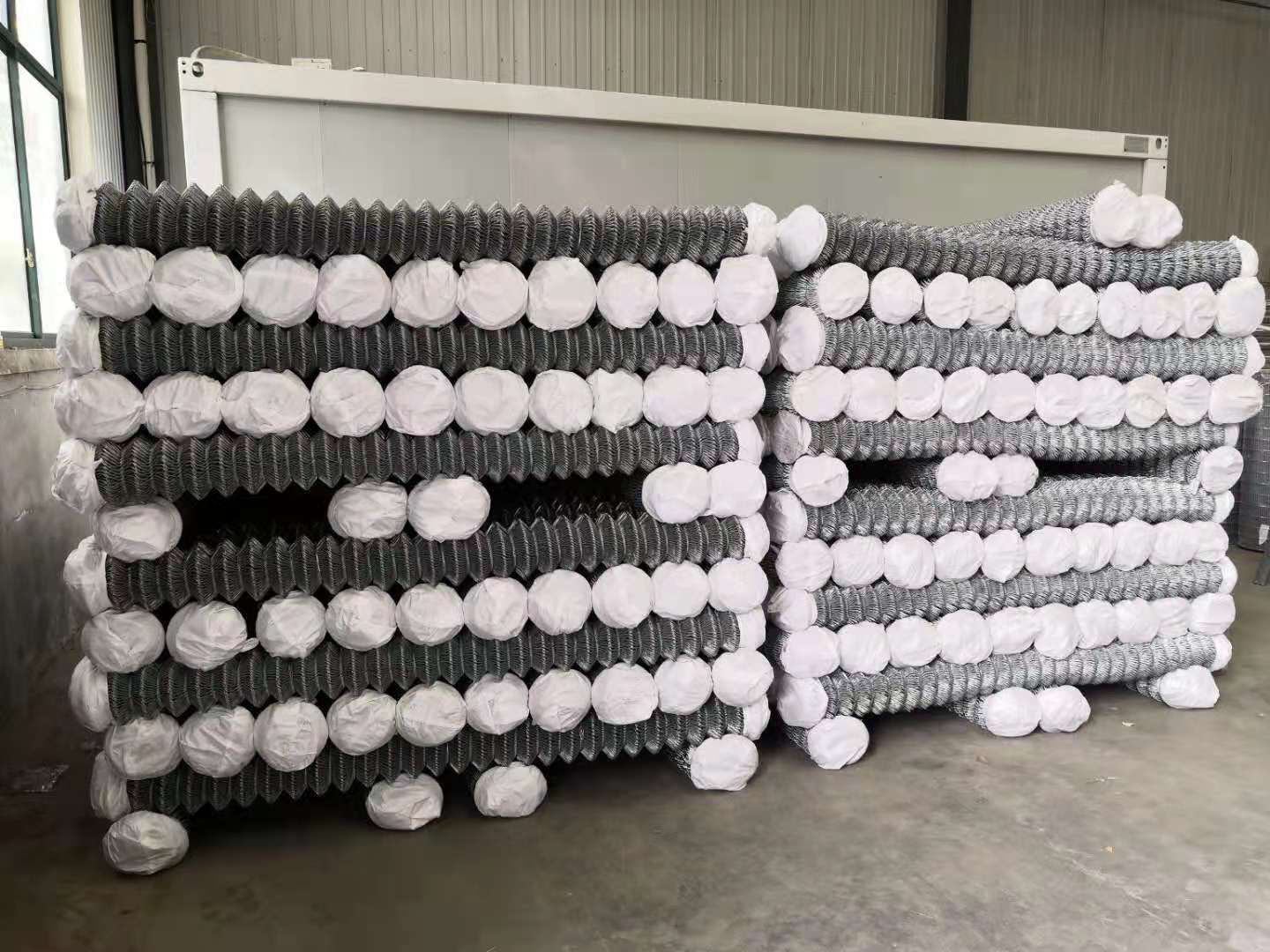 Galvanized chain link mesh