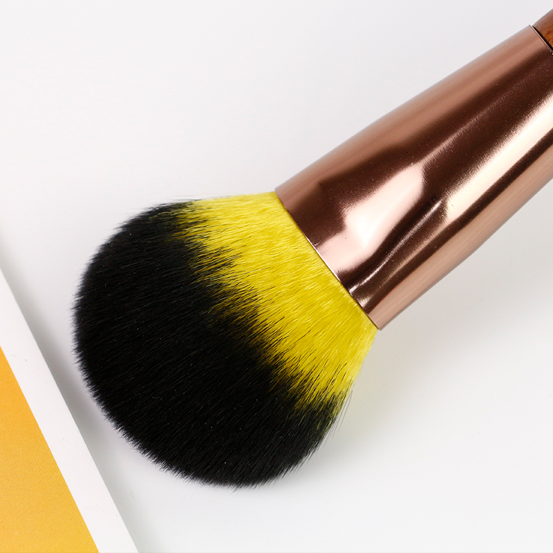 Cosmetic brush 004