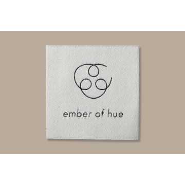 Jedinečné tkané etikety připomínající bavlnu