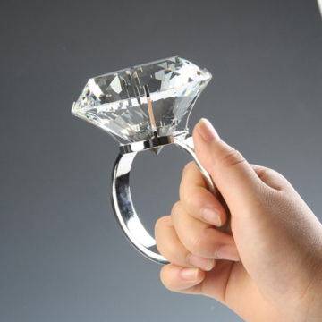 Cincin Berlian Besar Berlian Clear Crystal Glass Berlian Berlian Cincin Pemegang Pernikahan Prop Ornamen