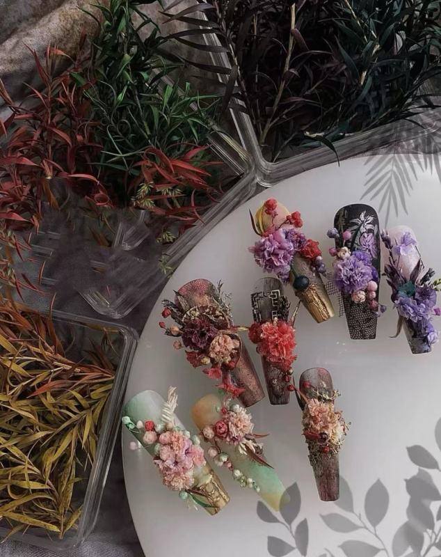 **FingertipWorker** Floral Nail Art, High-Quality Preserved Flower Design