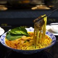 Safi na furaha pana jade noodles