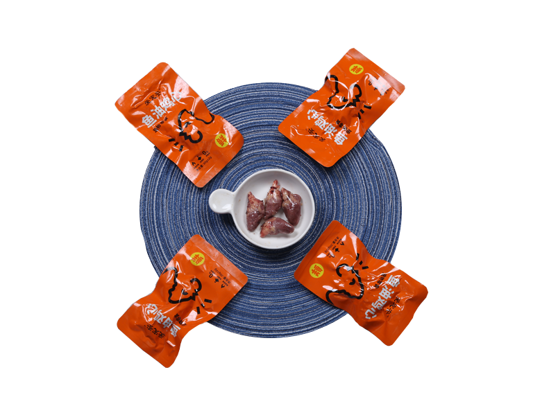 Deliciosa comida molhada de coração de frango para cães