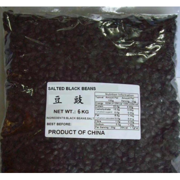 순수한 자연 소금에 절인 된 검은 콩