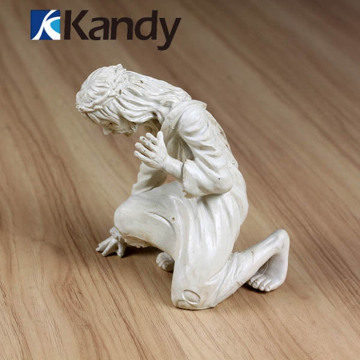 Kandy Unik Low MOQ white delicate kneeling new design custom resin figurine