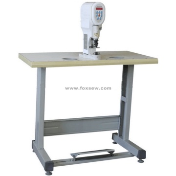 Machine à bouton-pression pour servomoteur