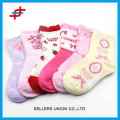 Lace patroon kleurrijke buis gebreide sokken voor jonge meisjes