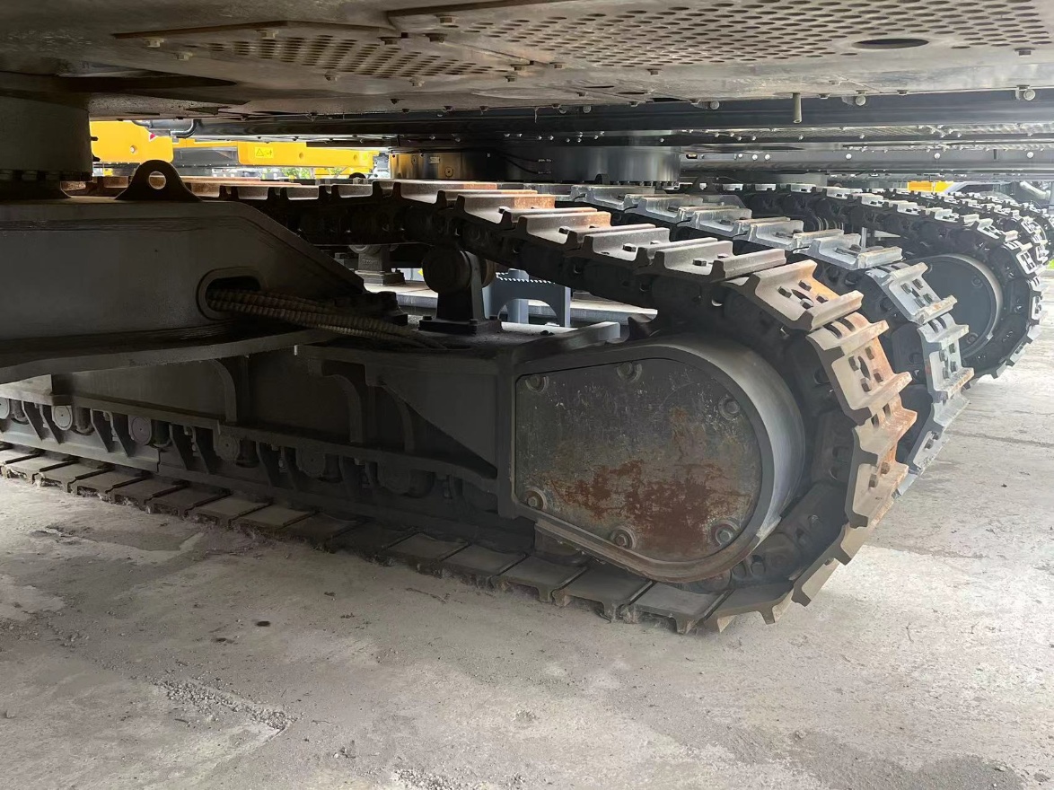 Used XCMG XE950D crawler excavator