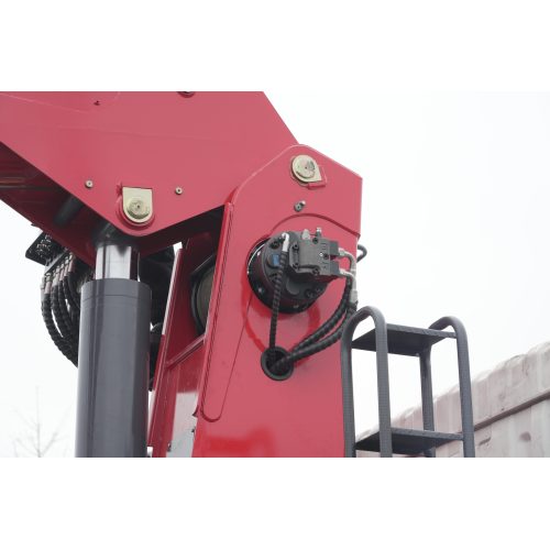 12-тонный автокран с буровой штангой