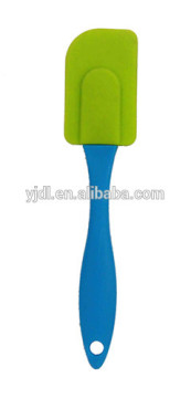 Heat resistant silicone spatula