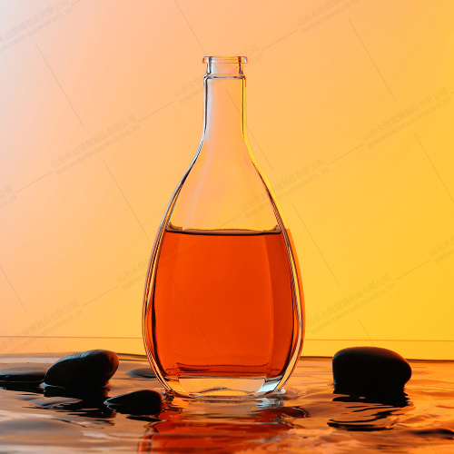 Bottiglie di whisky in cristallo premium personalizzano