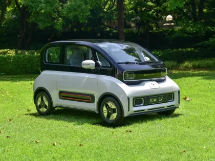 Hot Selling Adult Mini Electric Vehicle Baojun Kiwi High Speed Durable Mini Electric Car
