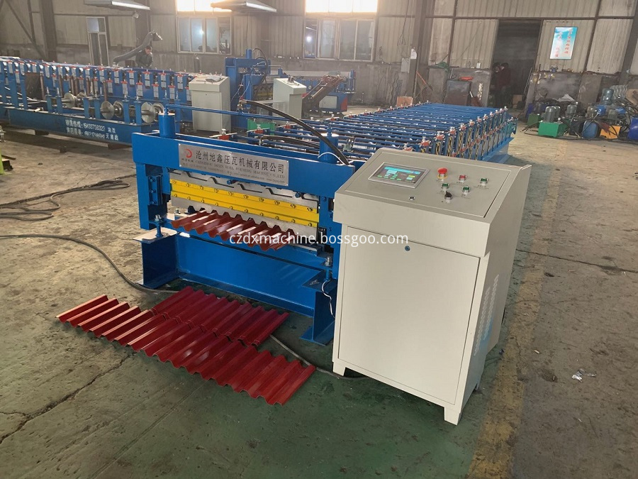 Color steel trapezoidal roof tile roll forming machine