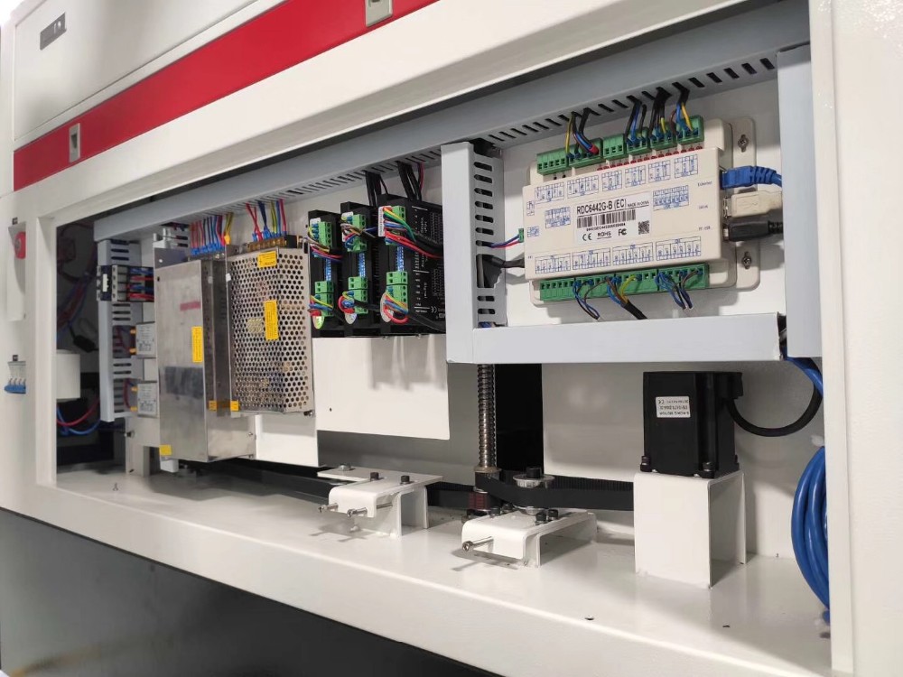 IN-CL130 CO2-Laserschneidmaschine