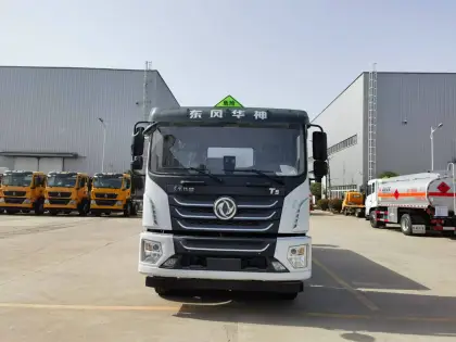 Dongfeng Huashen T5 10-ton oil tanker