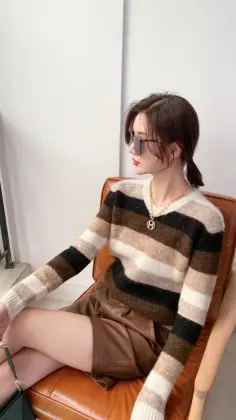 Alpaca stripe round collar sweater for lady