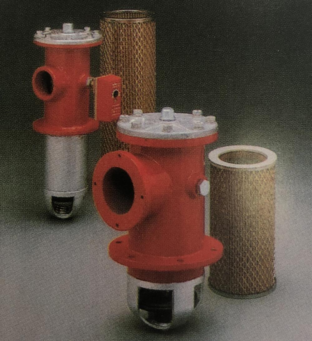 Side-mounted self-sealing oil suction filter for fuel tank