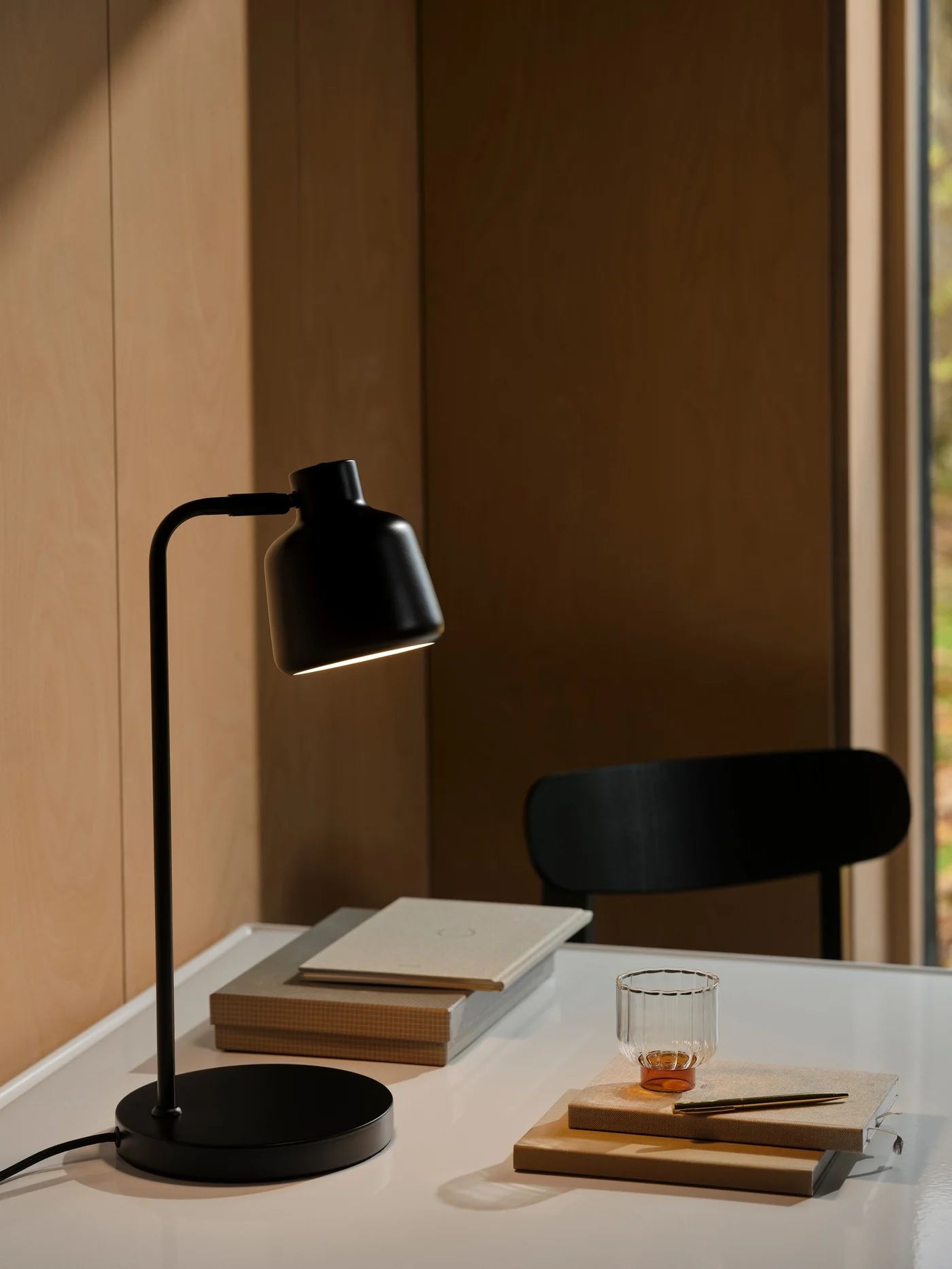 Modern Chunky Adjustable LED Table Lamp (4)