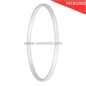 Thin ceramic bangle with customized surface finish and width
