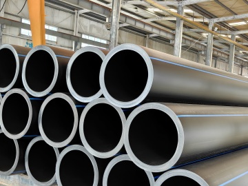 Tuberías de agua potable de HDPE y accesorios de soporte.