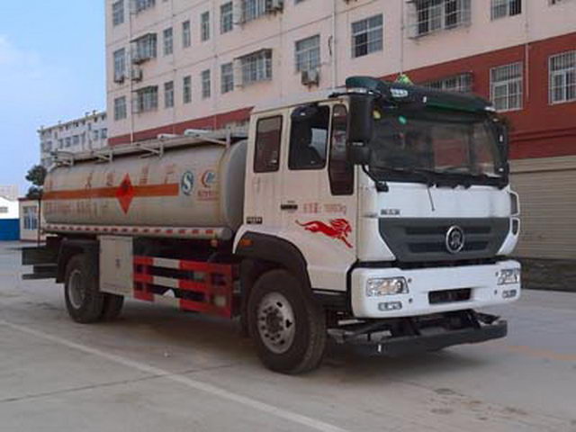 SINOTRUCK 4X2 10T Fuel Transport صهريج شاحنة