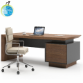 Houten tafel- en stoelmanagers ergonomische kantoorbureau