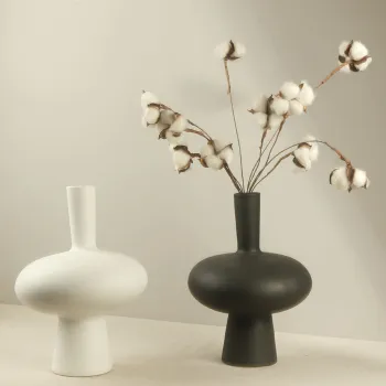New Collection: Stylish Black and White Ceramic Flower Vases for Home, Hotel, and Restaurant Décor - Original Designs in Simple Style
