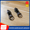 Self locking clothing zipper head