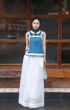 Shisanchai Qidu Silan Coil Button Sleeveless Vest