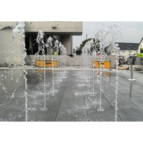 น้ำพุดนตรีพื้นแห้งกลางแจ้ง