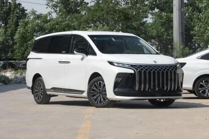 Fengxing Xinghai V9 Luxury Plug-in Hybrid - Top Speed 180km/h, 154 Horsepower