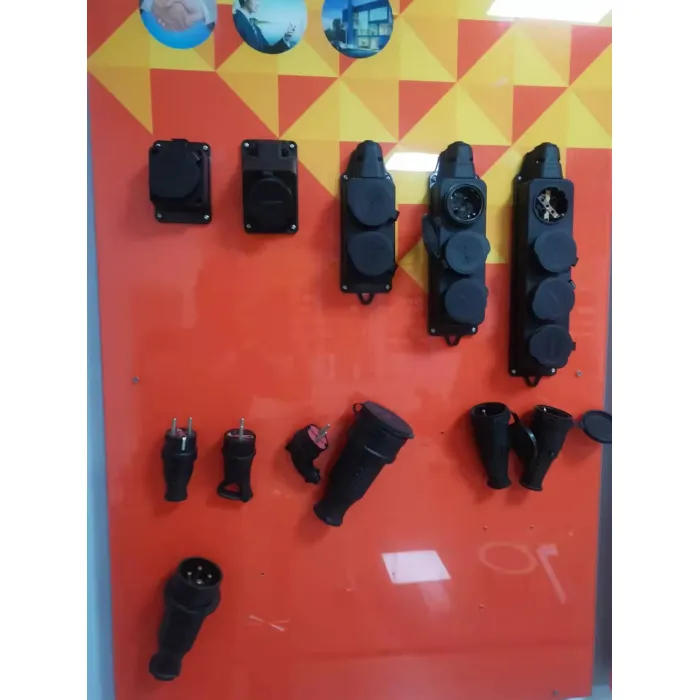 Steker IP44 Seri Karet, Soket untuk Penggunaan Industri