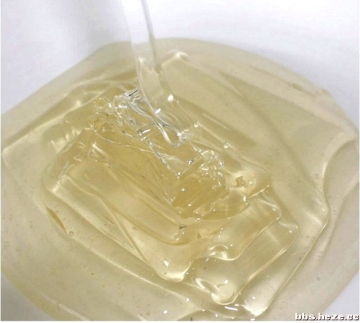 100% natural and pure acacia honey
