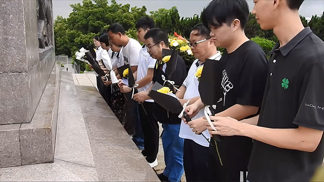 Present-flowers-to-the-martyrs-1-1