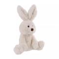 Petite poupée de lapin en peluche