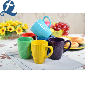 Kleurrijke keramische thee koffiemok rond zonder handvat