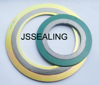 Spiral wound gasket with centering ring