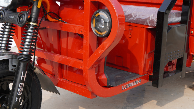 Electric Tricycle With 1.6-meter-high Rail Cargo Box