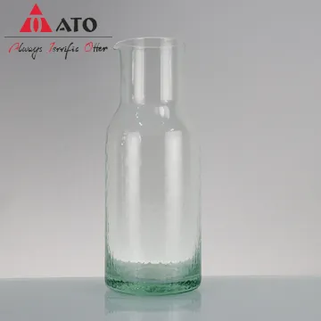 Green hammer effect drinking glass set wine glass