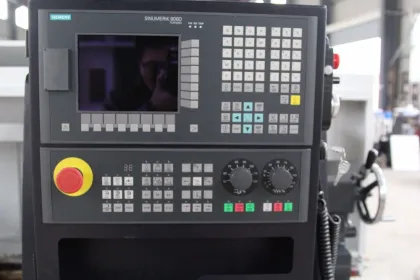 CNC Lathe Machine with Siemens Control System