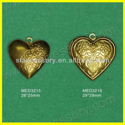 Heart shape brass pendant photo box