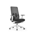 Una silla de oficina con la espalda como sus manos